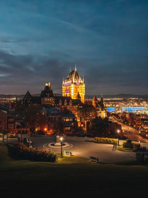 Je termine la saison d’automne avec un dernier post sur un beau séjour passée à Québec 🍁

Même après plusieurs visites, à différentes saisons, j’adore toujours autant me promener dans cette ville ! Son château majestueux, ses ruelles charmantes et son architecture qui rappelle la vieille France me fascinent à chaque fois 🥹✨

Dis-moi quelle est ta photo préférée ? 😍

.
.
.
.

#chateaufrontenac #quebeccity #villedequebec #frontenaccastle #fairmontfrontenac #oldquebec #vieuxquebec