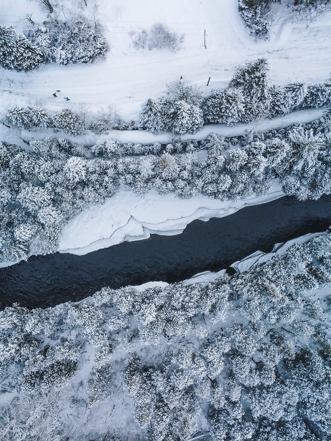 Un décor tout en blanc, calme et grandiose vu d’en haut ❄️

Photo 1,2 ou 3 ? 📸

📍Parc naturel régional de Portneuf, Québec