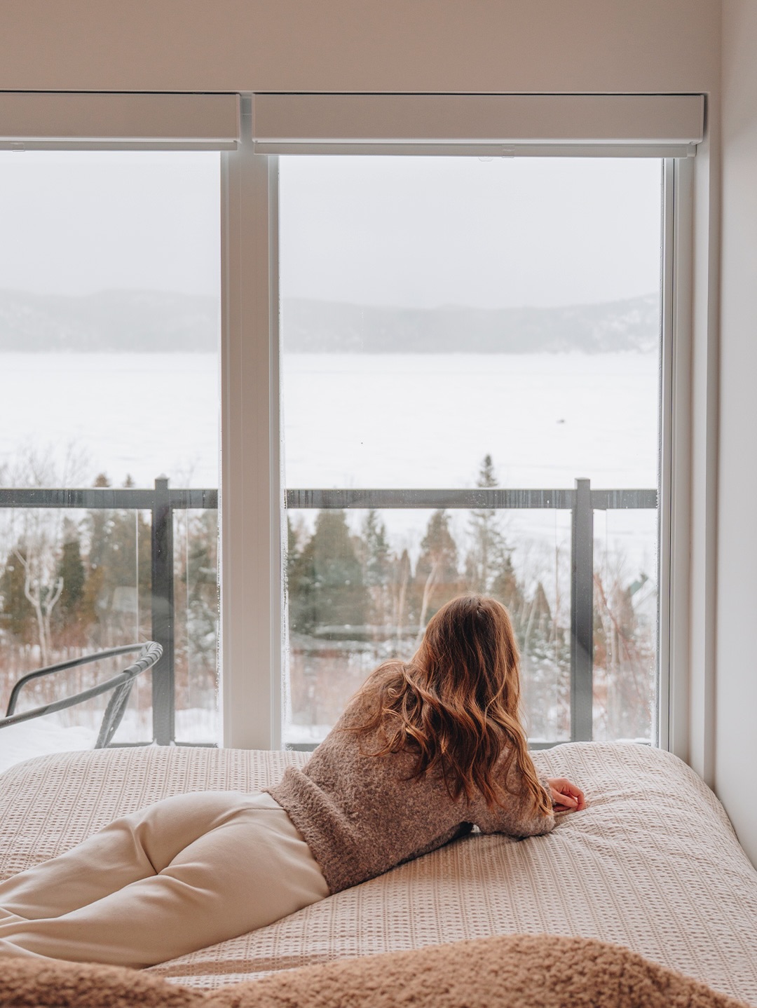 Bienvenue au Refuge du Fjord ✨

Un mini-chalet cosy avec une vue incroyable sur les fjords du Saguenay 🥹 Difficile de rêver mieux 🤍

L’intérieur est tellement chaleureux, bien équipé et joliment décoré ✨ Et l’espace extérieur avec sauna et le coin feu est le combo parfait pour un moment de détente 😌

Un vrai coup de cœur pour un séjour nature au Saguenay 🫶

👉 4 chalets sont disponibles (certains avec spa, d’autres avec sauna) 🐶 Les animaux sont les bienvenus 📸 On a séjourné au chalet Le Pittoresque

@refugedufjord 
.
.
.
.

Séjour réalisé dans le cadre d’une collaboration