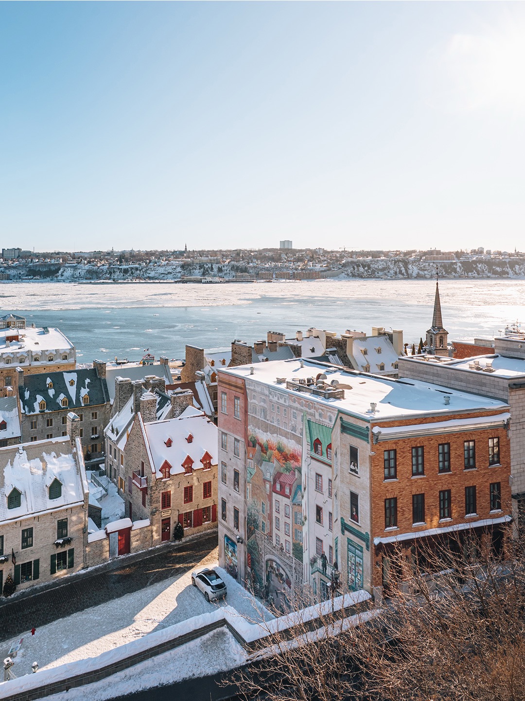 Un petit tour dans la belle ville de Québec en hiver ❄️ 

C’est toujours un plaisir de se balader et de photographier toutes les jolies rues et places de Québec 🥰 Et cette fois, j’ai enfin pu tester l’iconique glissade face au Château Frontenac ! C’était trop bien 🥹

📍Lieu de chaque photo : 1- Vue depuis le parc Montmorency 2- Chateau Frontenac depuis le parc Montmorency 3- Rue du Petit Champlain 4- Plaines d’Abraham 5- Rue sous le fort 6- Rue du Cul de Sac 7- La Fresque des Québécois 8- Côte de la Montagne 9- Glissade de la terrasse Dufferin

Quel est ton spot préféré à Québec ? ☺️