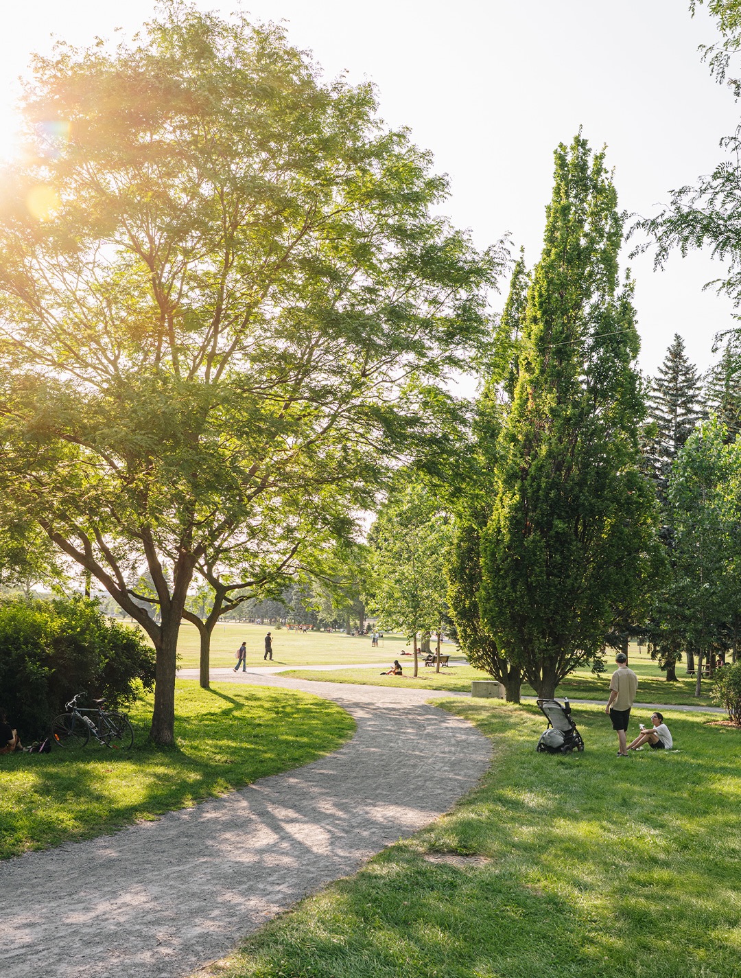 Une fin de journée au parc Jarry 😌

L’été au Québec c’est aussi toute cette nature qu’on a la chance d’avoir en ville 🫶 Aller au parc, prendre l’air, bouger, se retrouver et simplement profiter des petits plaisirs de la saison au cœur de Montréal 🌞💚🌿