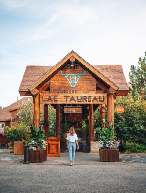 Retour en images sur notre séjour à l’Auberge du Lac Taureau lorsqu’on y était à la mi-septembre 🤎 

Un magnifique endroit en pleine nature, avec de nombreux espaces et activités pour profiter, se reposer, bien manger et savourer pleinement le séjour 🥰

Et en ce moment avec les couleurs d’automne, ça doit être tellement beau 🥹🍂

👉 À noter que la location d’embarcations n’est malheureusement plus disponible à cette période de la saison, mais il y a plein d’autres activités à faire sur place ☺️

📍 @auberge_lactaureau 
🚗 2h30 de Montréal | 3h40 de Québec

@auberge_lactaureau  @origine.artisanshoteliers

#AmbassadeurOrigine #origineartisanshoteliers
Partenariat commercial